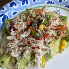 A picture of Chicken salad tostadas with avocado 🥑🍗 -Tostadas de pollo con aguacate.