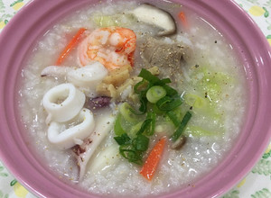 適合老人小孩滋補營養的海鮮排骨粥（鑄鐵鍋料理） 的食譜成品照片
