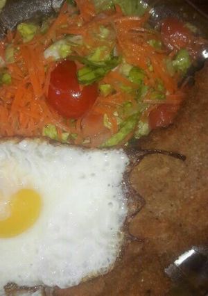 Una foto de Milanesas sequitas y ensalada