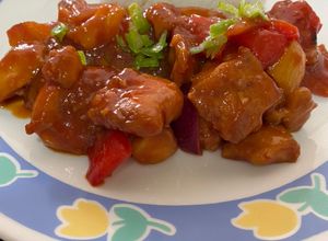 Una foto de Cerdo agridulce (sweet and sour)