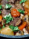 เนื้อบูร์กิยง(เนื้อตุ๋นไวน์แดงฝรั่งเศส) Boeuf bourguignon