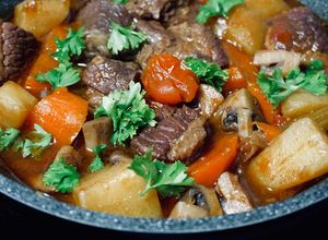 รูปของ เนื้อบูร์กิยง(เนื้อตุ๋นไวน์แดงฝรั่งเศส) Boeuf bourguignon