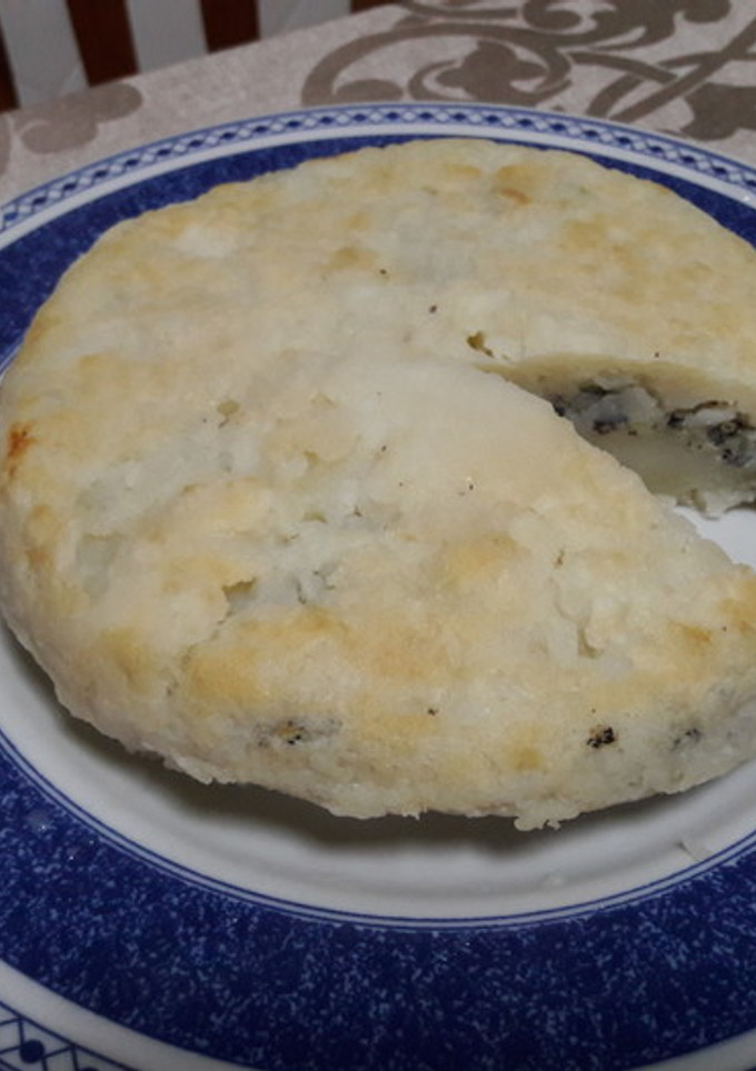 Una foto de 🇪🇸 Tortilla "española” de puré de patata rellena vegana 🍳