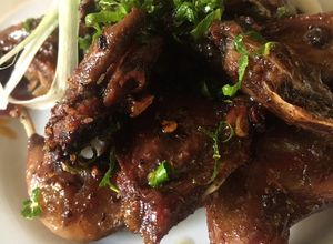 Hình của món Đùi chim cút chiên mặn ngọt cho bé.