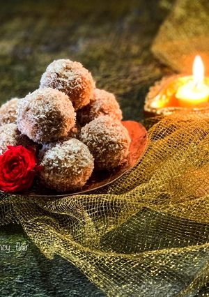 A picture of Gulkand-Coconut ladoo.