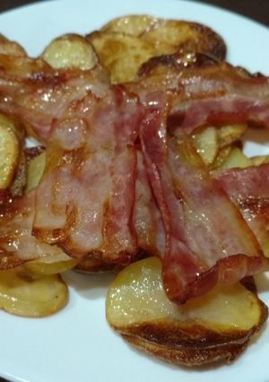 Una foto de Papas al horno con panceta