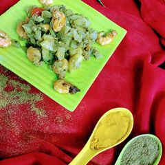 A picture of Lau aloo chingri / bottle gourd potato & shrimp curry.
