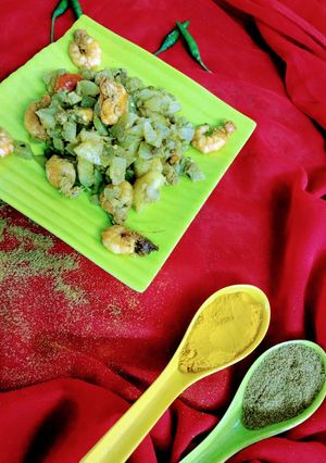 A picture of Lau aloo chingri / bottle gourd potato & shrimp curry.