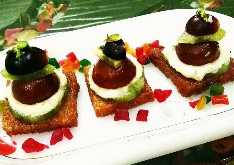 Bread gulabjamun fruit dessert
(My innovative dish)