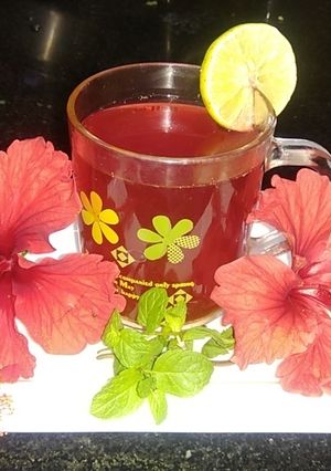 जास्वंदाच्या फुलांचा चहा (jaswandichya fulancha chai recipe in marathi) रेसिपी चे मुख्य फोटो 
