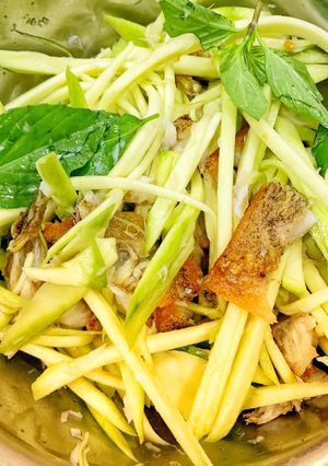 Hình của món Gỏi Xoài Khô Cá Sặc.