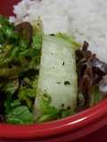 Pak choi salteado con hongos y arroz