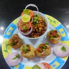 A picture of Salty chana Chaat.