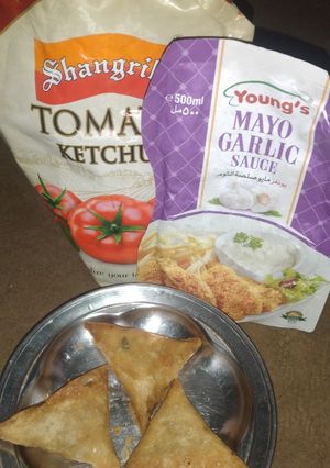 A picture of Chicken Samosay.