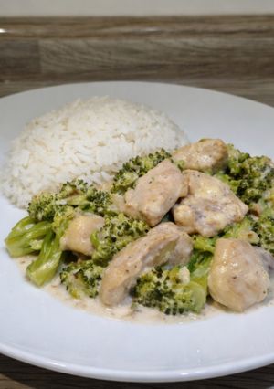 Una foto de Pollo con Brócoli a la Crema