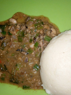 Busheshen kubewa da tuwon semovita ainihin hoton girkin