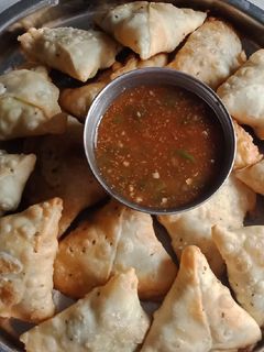 સમોસા (samosa Recipe In Gujarati) રેસીપી મુખ્ય ફોટો