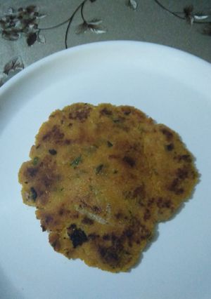 A picture of Makki ke atte ki roti.