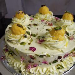 A picture of Rasmalai cake.