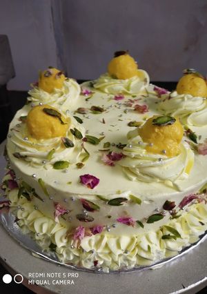 A picture of Rasmalai cake.