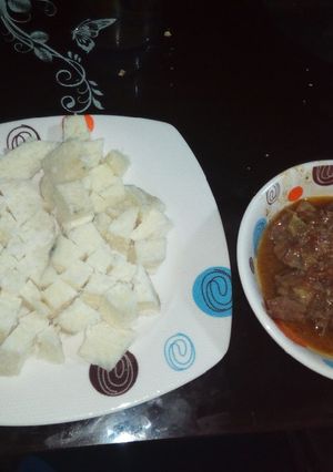 A picture of White yam and peppersoup.