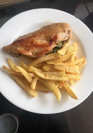 Una foto de Pechuga de pollo rellena