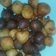 A picture of Plain and chocolate Puff puff.