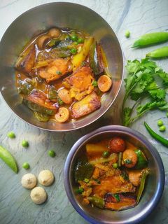 শিম বেগুন আলু মটরশুঁটি বড়ি দিয়ে মাছ (Shim begun aloo matarshunti bori dea maach recipe in Bengali) রেসিপির প্রধান ছবি
