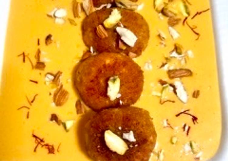 Paneer balls in Alphonso mango Rabdi