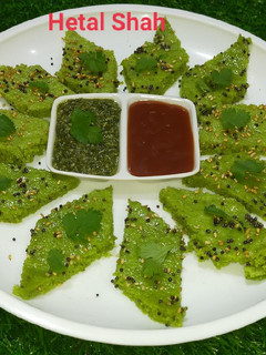 ग्रीन ढोकला (green dhokla recipe in Hindi) रेसिपी मुख्य फोटो