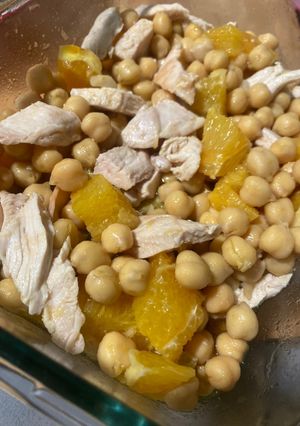 Una foto de Ensalada de garbanzos con naranja