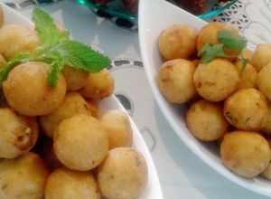 Una foto de Como hacer bolitas de yuca rellenas de queso o carne