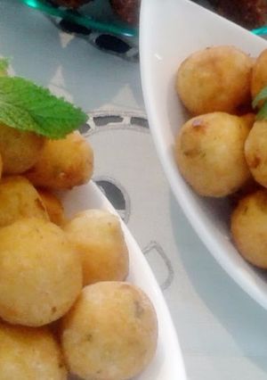 Una foto de Como hacer bolitas de yuca rellenas de queso o carne