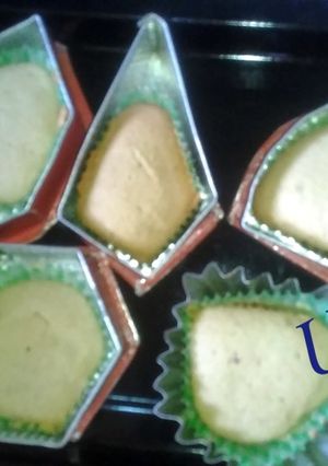 A picture of Vanilla Tin Cakes.