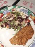 Escalopes con ensalada de porotos rojos