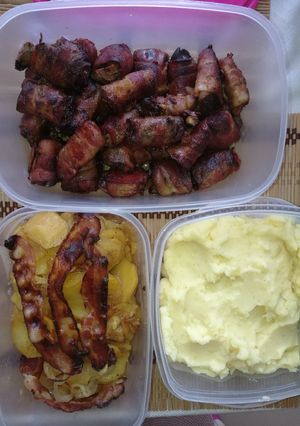 Baconbe tekert máj fűszeres burgonyával,hagymával recept fotója