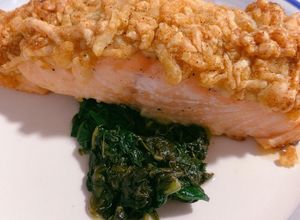Foto de Salmão no forno com crosta de queijo