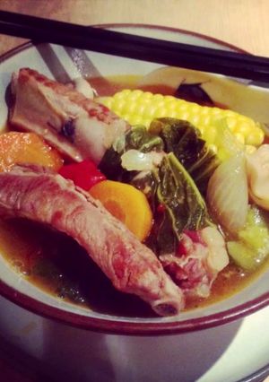 A picture of Pork rib soup with pickled mustard greens.
