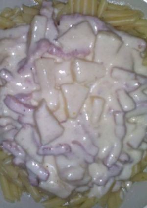 Foto principal de Pasta con piña y salsa de queso