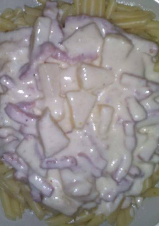 Una foto de Pasta con piña y salsa de queso