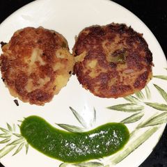 A picture of Potato bread tikki.