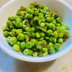 A picture of Spicy green pea fry / chaat.