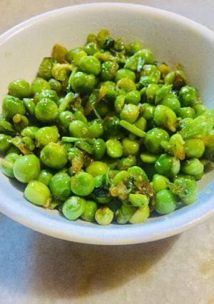 A picture of Spicy green pea fry / chaat.