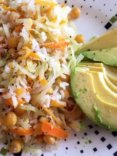 Una foto de Arroz 🍚,verduras y garbanzos