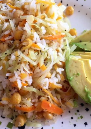 Una foto de Arroz 🍚,verduras y garbanzos
