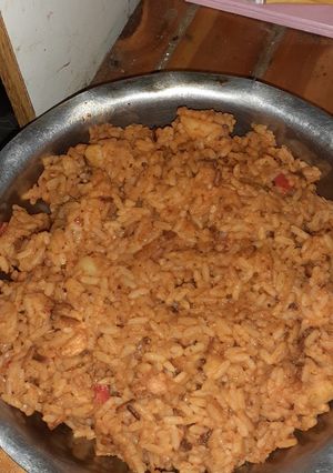 Una foto de Guisado de arroz, pollo, papa, cebolla y morrón