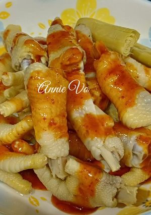 Hình của món Chân gà luộc sốt Thái.