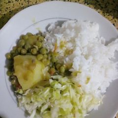 Rice served with green peas stew A picture of Rice served with green peas stew.