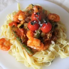 A picture of Shrimp, Asparagus & Cherry tomatoes Pasta.