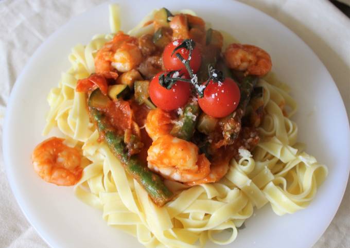 Recipe of Super Quick Homemade Shrimp, Asparagus & Cherry tomatoes Pasta